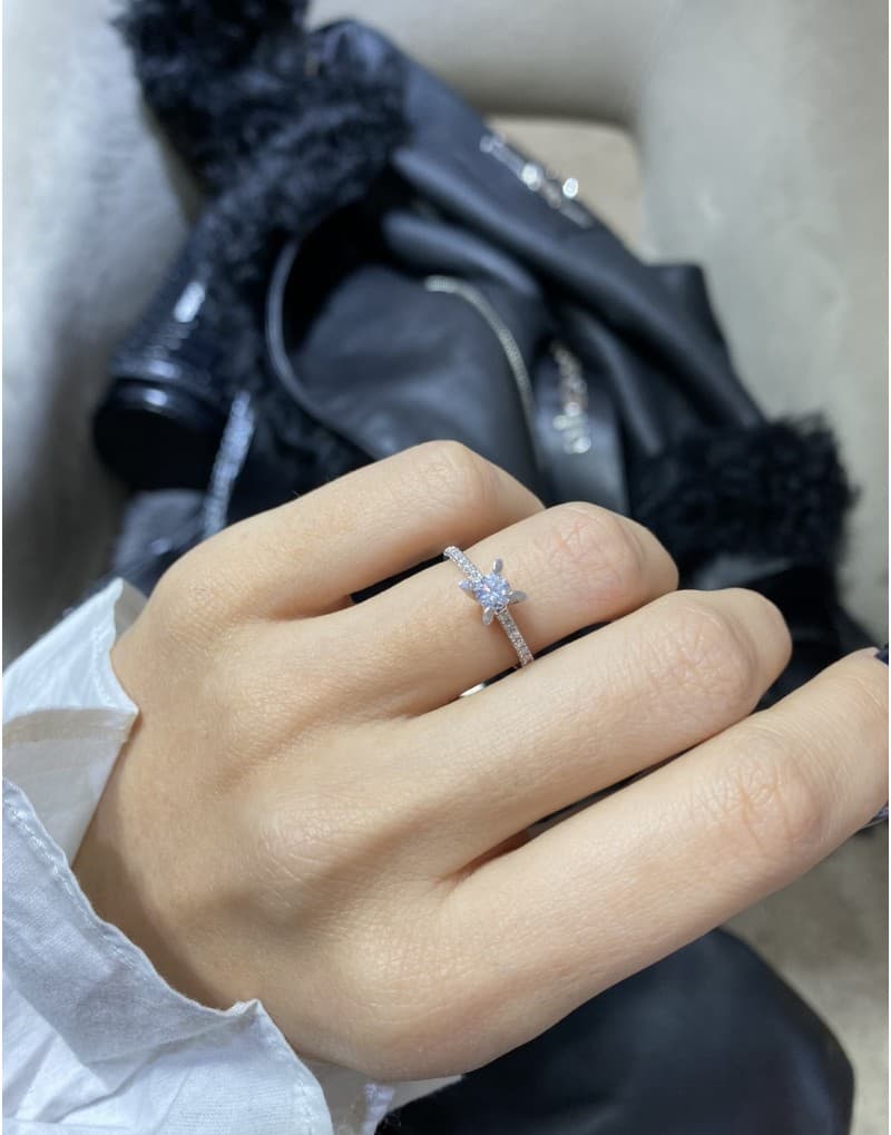 0.45ct F Rengi Hrd Sertifikalı Arte Solitaire Ring