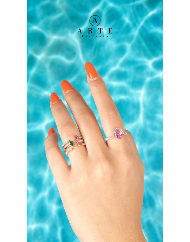 Oval Pink Pırlantalı Altın Yüzük