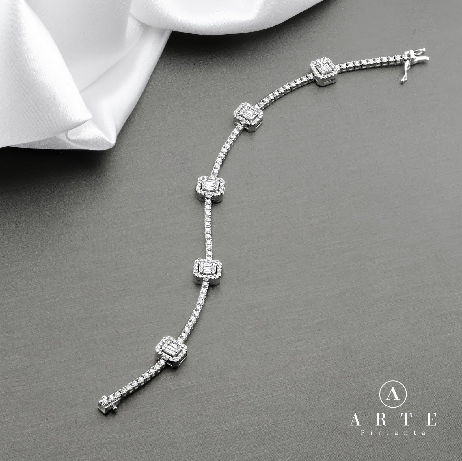 2.30ct F Rengi Baget Pırlanta Bileklik — 3. görünüm