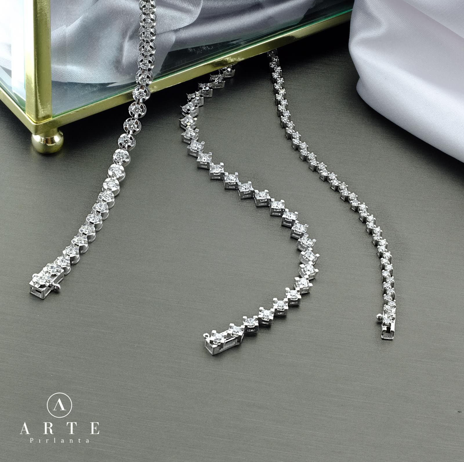 2.24ct F Rengi Çapraz Tırnak Su Yolu Bileklik — 3. görünüm