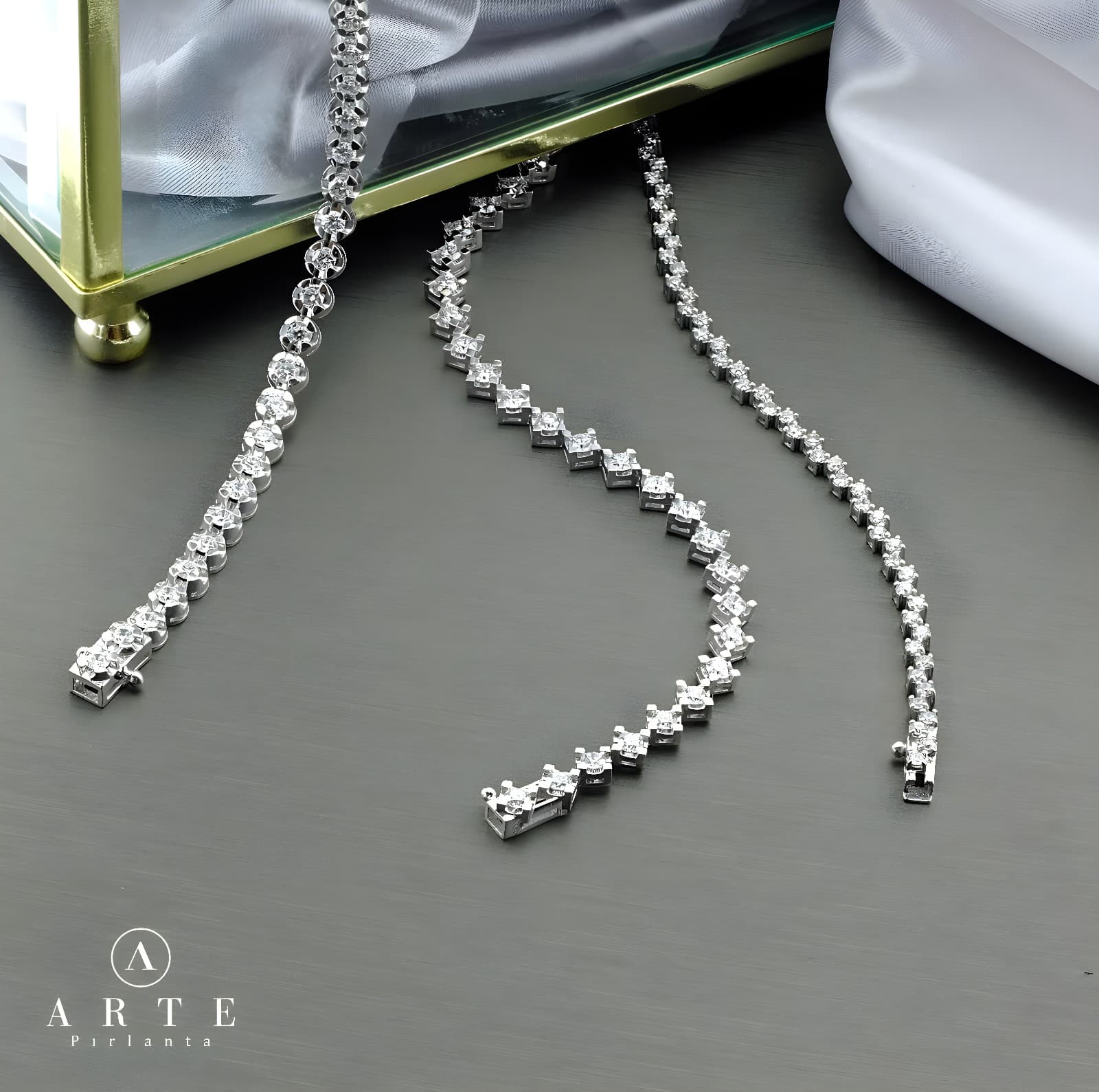 2.24ct F Rengi Çapraz Tırnak Su Yolu Bileklik — 2. görünüm