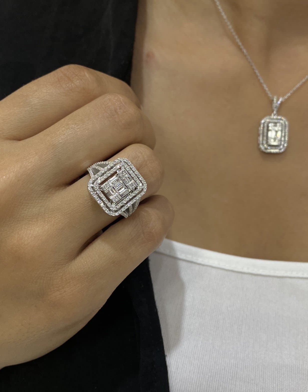 1.70ct F Rengi Baget Pırlantalı Altın Küpe — 5. görünüm