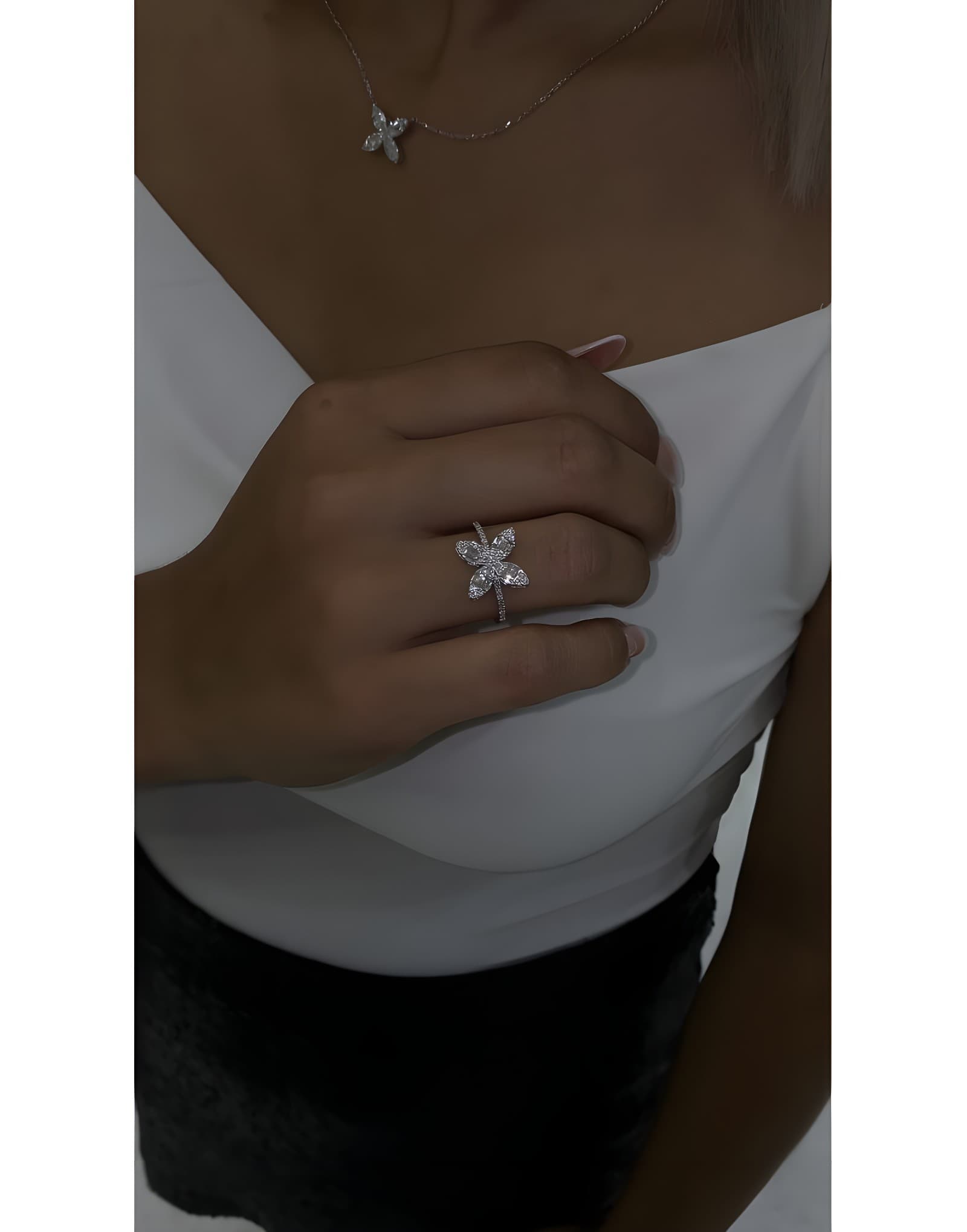 0.65ct F Rengi Baget Pırlanta Altın Yüzük — 2. görünüm