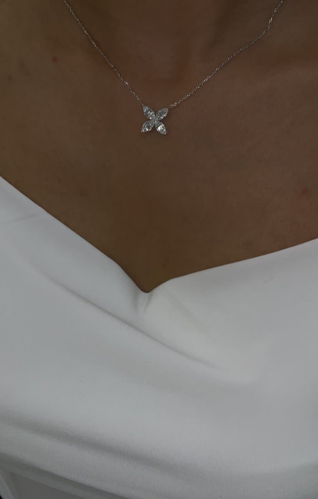 0.40ct F Rengi Baget Pırlanta Altın Kolye — 3. görünüm