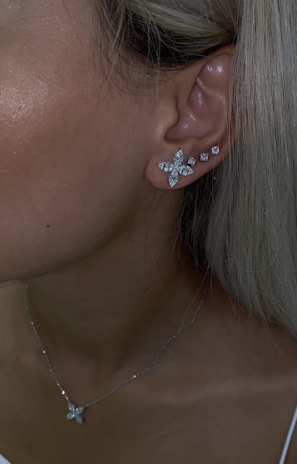 0.80ct F Rengi Baget Pırlanta Altın Küpe — 3. görünüm