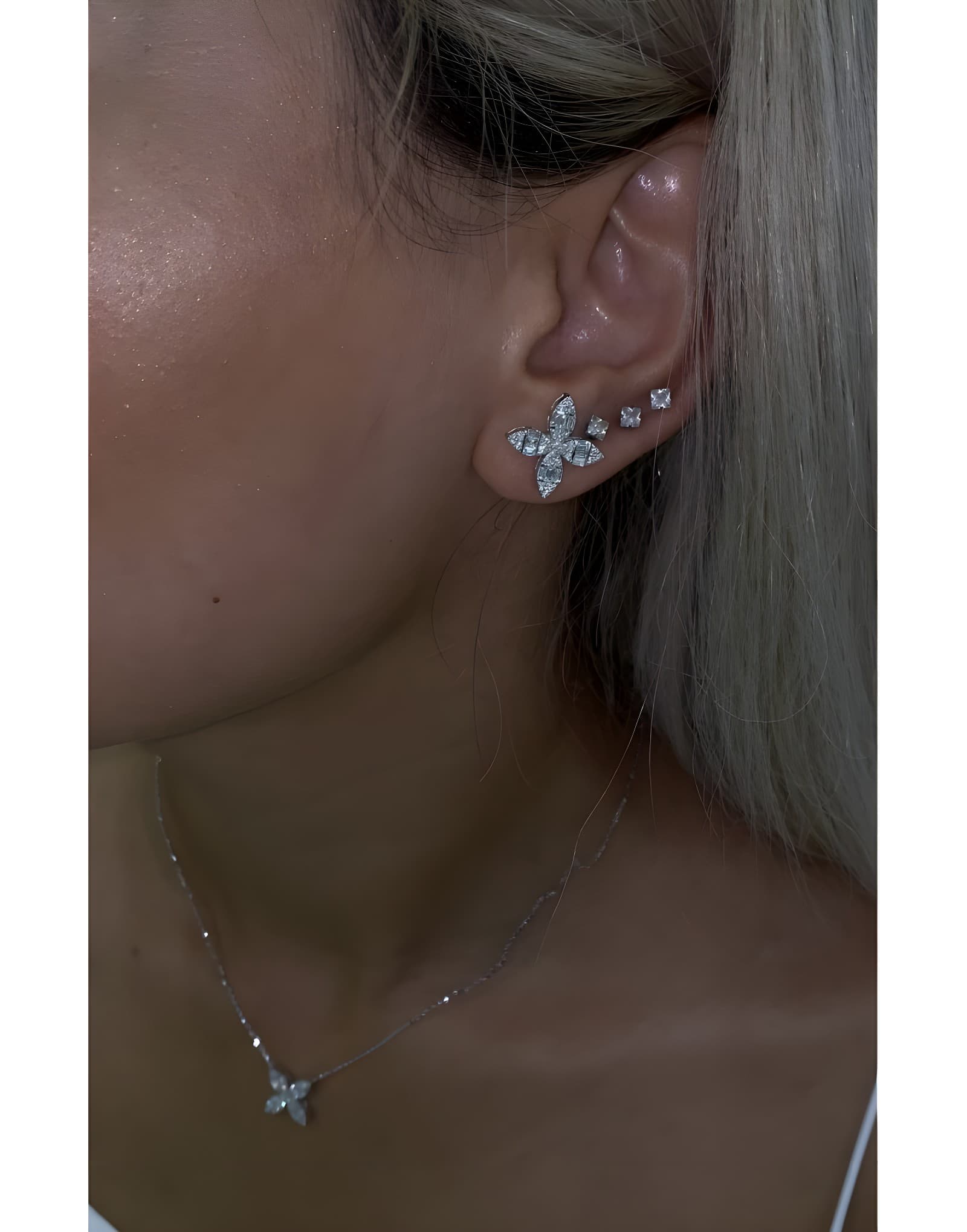 0.80ct F Rengi Baget Pırlanta Altın Küpe — 2. görünüm