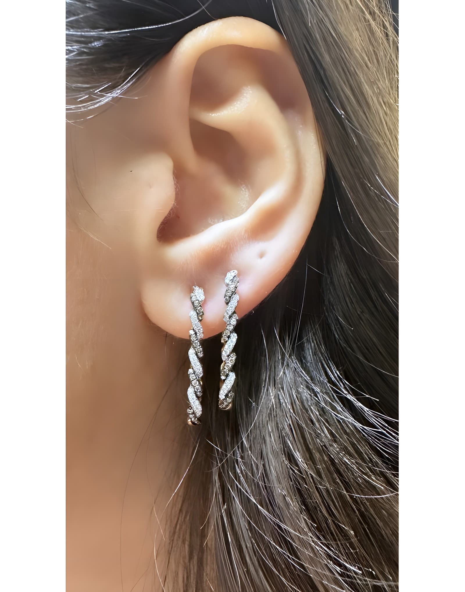 Twisted Half Pırlantalı Altın Küpe — 2. görünüm