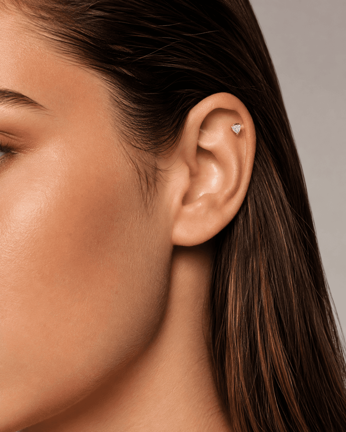 Triangle Pırlanta Piercing Altın — 2. görünüm